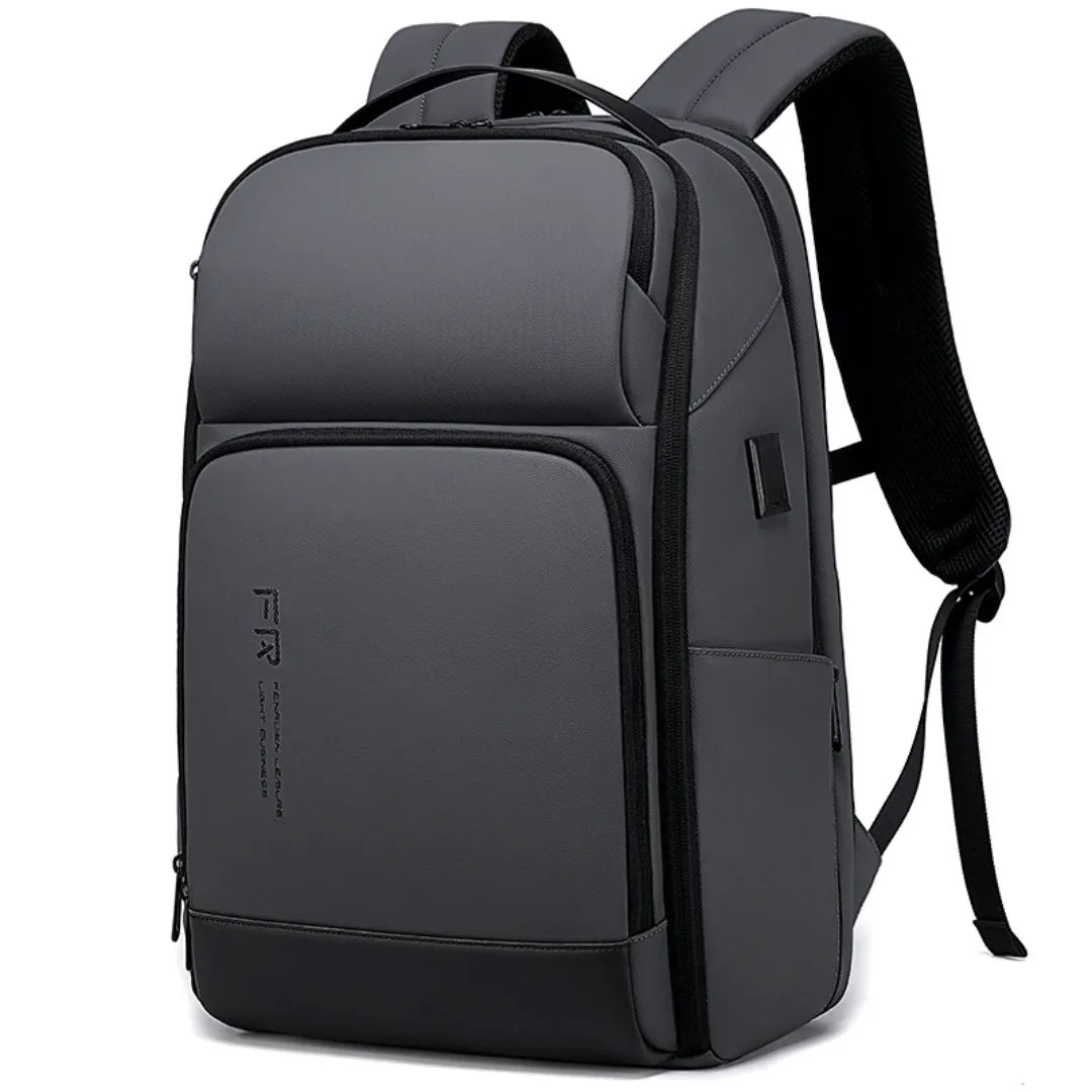 Detalhe da estrutura inteligente e compartimento acolchoado da mochila Ferun