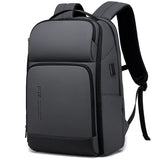 Detalhe da estrutura inteligente e compartimento acolchoado da mochila Ferun