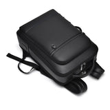Mochila de couro com porta USB e interior organizado para acessórios