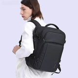 Vista interna da mochila impermeável ELAVIER Beek com bolsos
