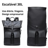 Compartimento 180 graus da mochila ELAVIER Magnum com divisória para notebook